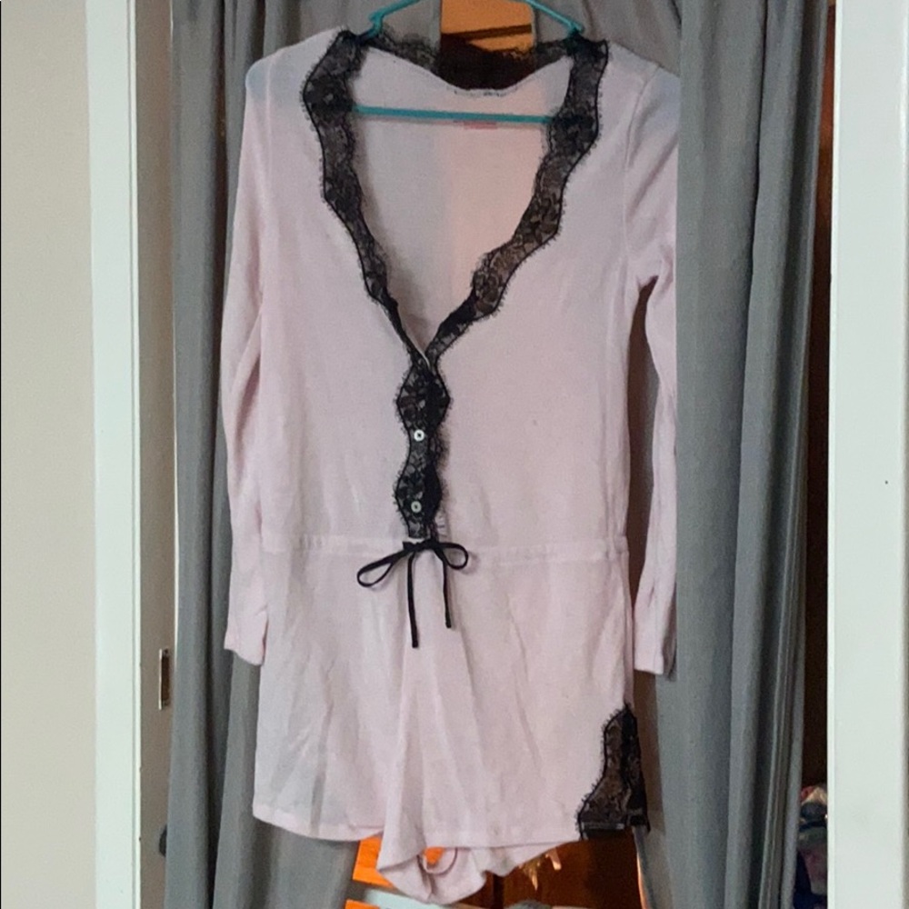 💕Sexy Victoria’s Secret XS sleep Romper💕
